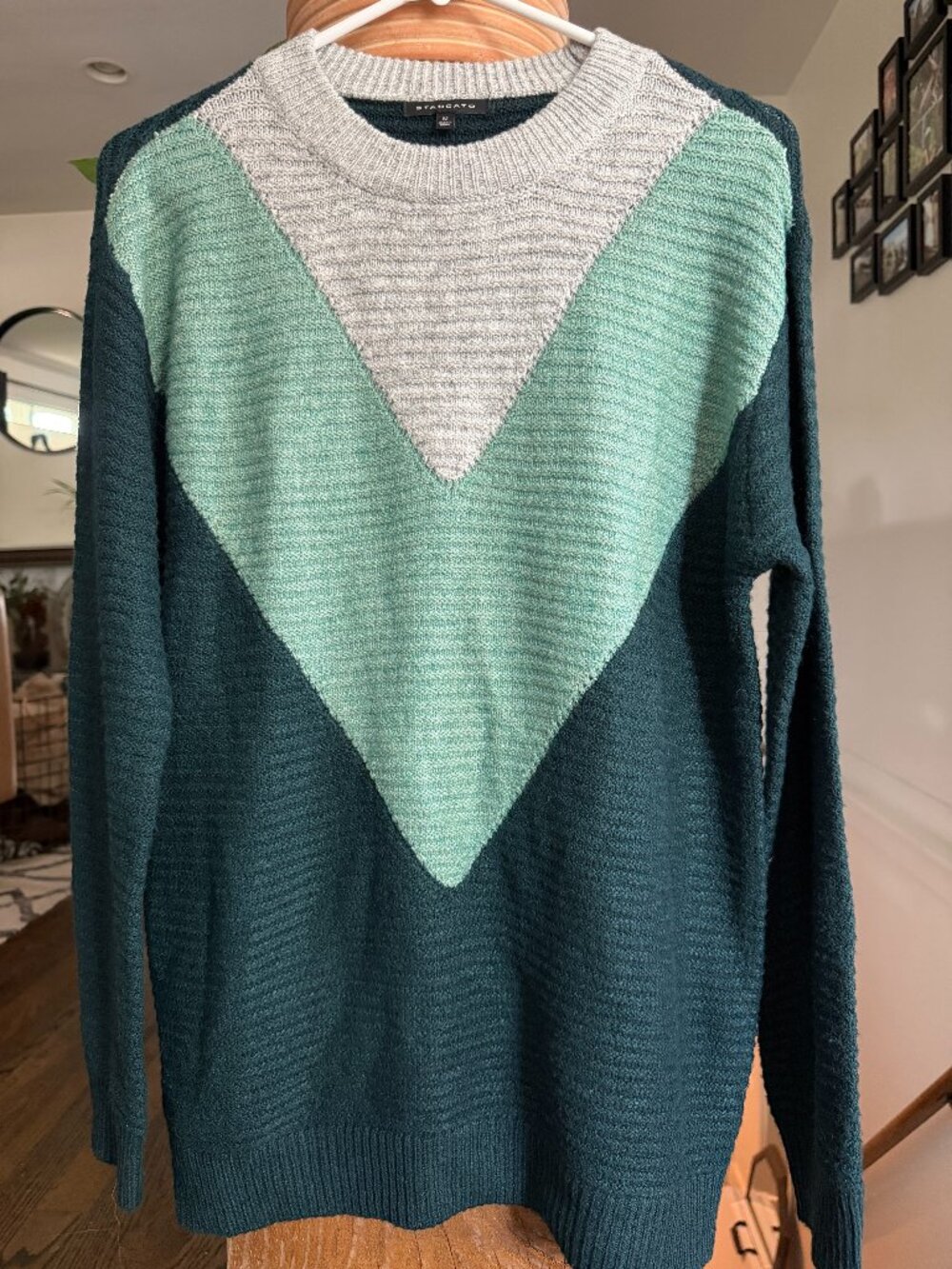 New without tags color-block sweater - Size M